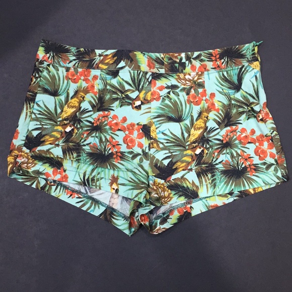 Tropical Shorts - Picture 1 of 4